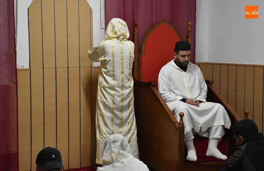 Foto 4 - Los musulmanes de Mir&oacute;briga y comarca celebran la &uacute;ltima oraci&oacute;n del viernes dentro del Ramad&aacute;n