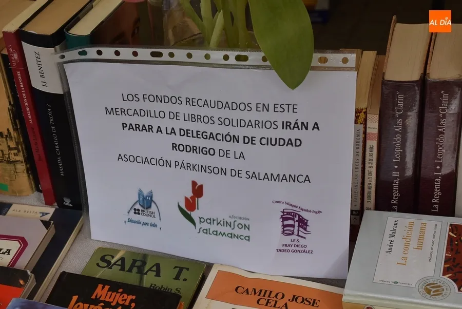 Foto 6 - La lectura del Quijote por parte de casi 100 personas gu&iacute;a la 1&ordf; ma&ntilde;ana de la Feria del Libro