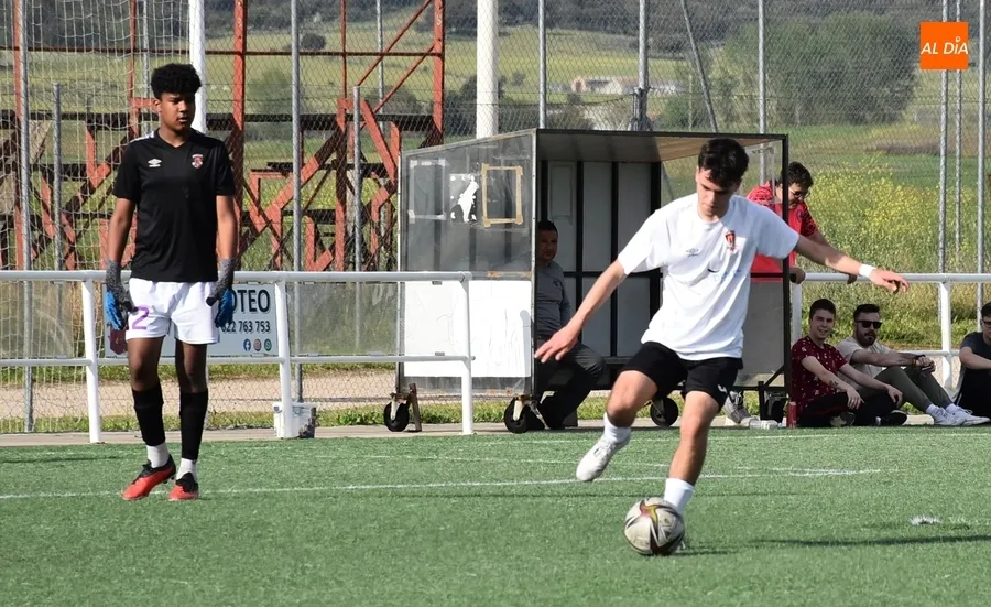 Foto 2 - #M [12-14 ABR] Los juveniles del Ciudad Rodrigo y B&eacute;jar firman tablas en su duelo en la zona baja
