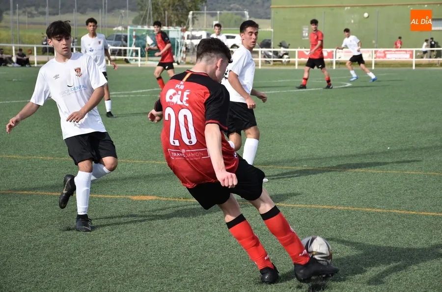 Foto 3 - #M [12-14 ABR] Los juveniles del Ciudad Rodrigo y B&eacute;jar firman tablas en su duelo en la zona baja