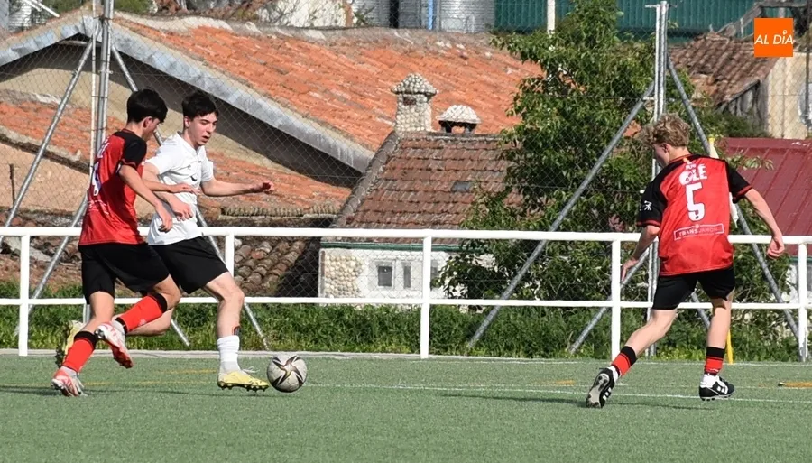 Foto 4 - #M [12-14 ABR] Los juveniles del Ciudad Rodrigo y B&eacute;jar firman tablas en su duelo en la zona baja