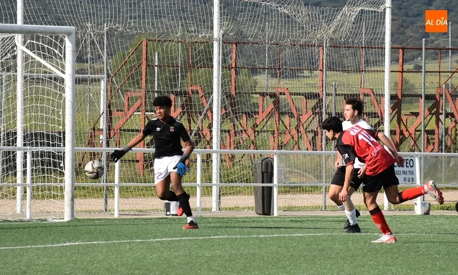 Foto 6 - #M [12-14 ABR] Los juveniles del Ciudad Rodrigo y B&eacute;jar firman tablas en su duelo en la zona baja