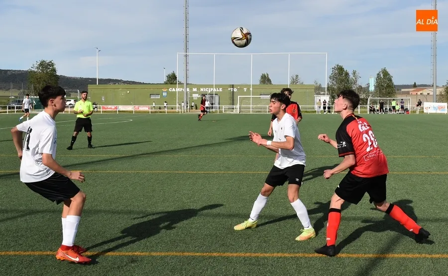Foto 9 - #M [12-14 ABR] Los juveniles del Ciudad Rodrigo y B&eacute;jar firman tablas en su duelo en la zona baja
