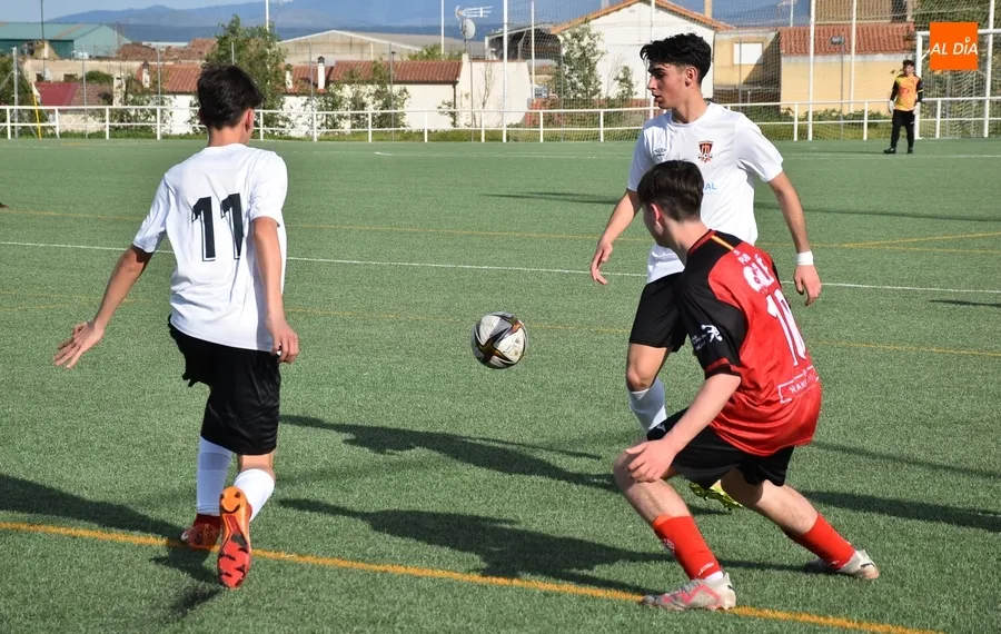Foto 11 - #M [12-14 ABR] Los juveniles del Ciudad Rodrigo y B&eacute;jar firman tablas en su duelo en la zona baja