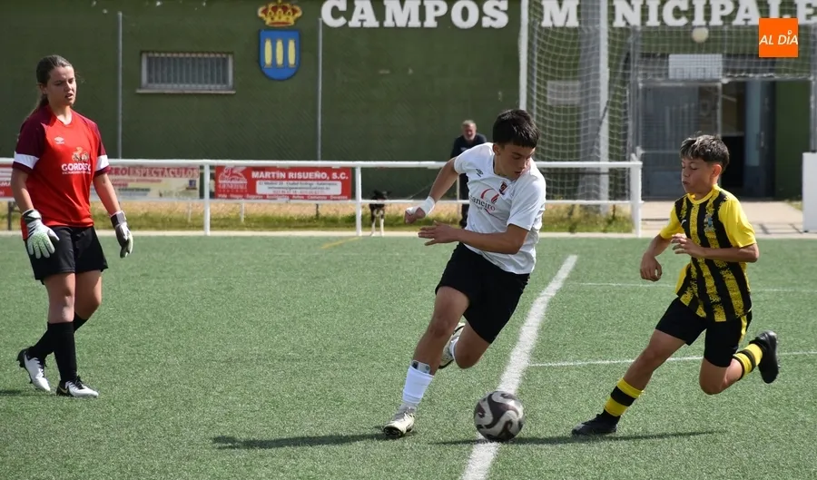 Foto 2 - #M [20-23 ABR] El Infantil del Ciudad Rodrigo golea al equipo que est&aacute; justo detr&aacute;s suyo en la tabla