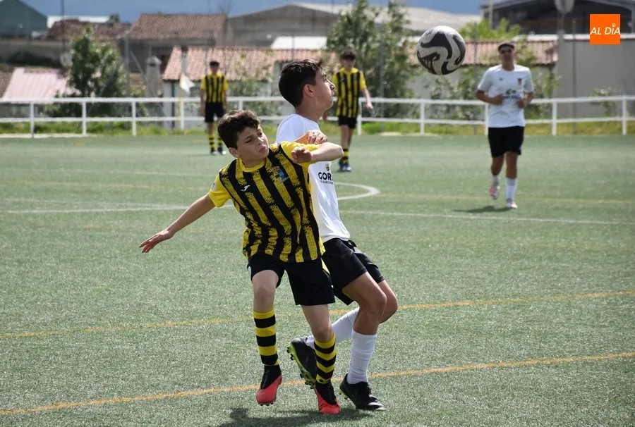 Foto 5 - #M [20-23 ABR] El Infantil del Ciudad Rodrigo golea al equipo que est&aacute; justo detr&aacute;s suyo en la tabla