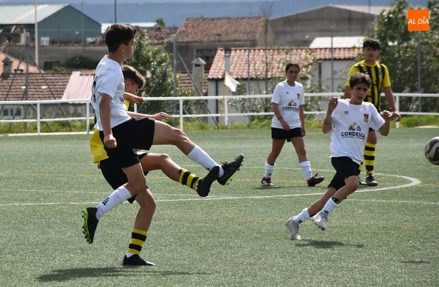 Foto 8 - #M [20-23 ABR] El Infantil del Ciudad Rodrigo golea al equipo que est&aacute; justo detr&aacute;s suyo en la tabla