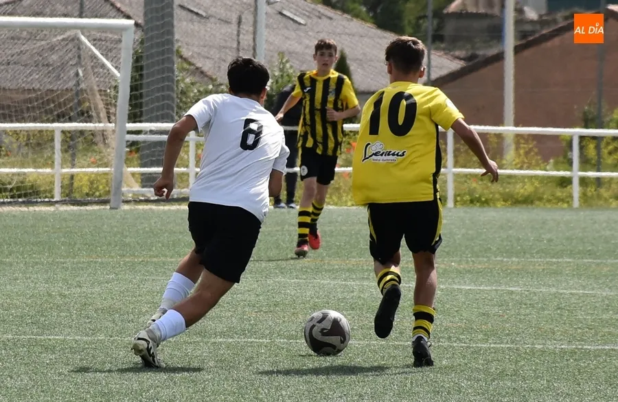 Foto 9 - #M [20-23 ABR] El Infantil del Ciudad Rodrigo golea al equipo que est&aacute; justo detr&aacute;s suyo en la tabla