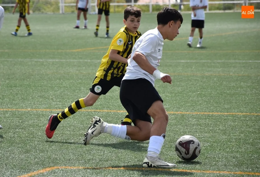 Foto 10 - #M [20-23 ABR] El Infantil del Ciudad Rodrigo golea al equipo que est&aacute; justo detr&aacute;s suyo en la tabla