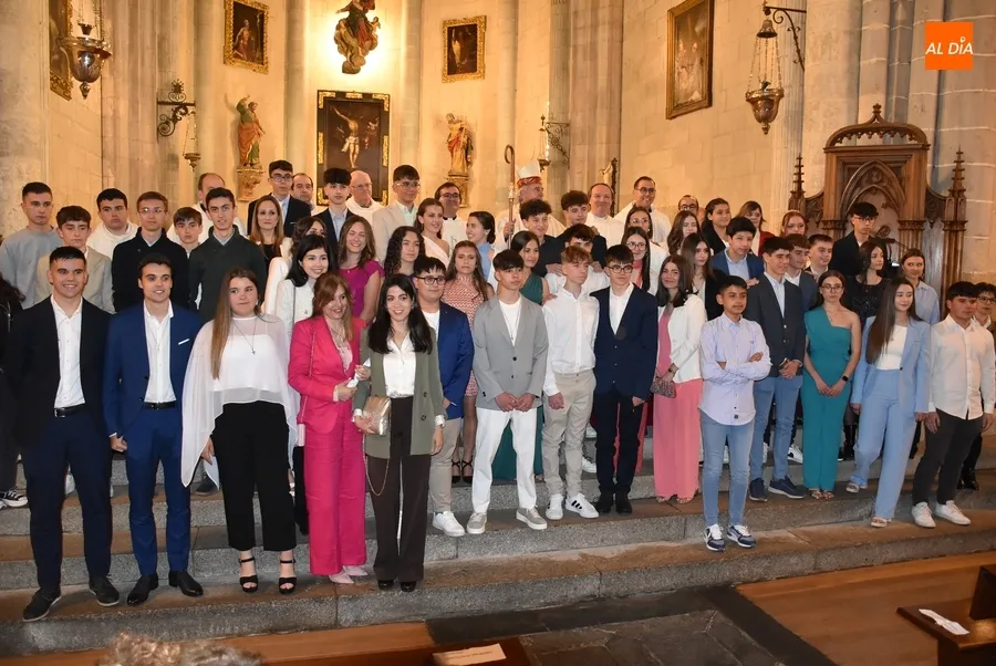 Foto 3 - Confirmaci&oacute;n masiva en la Catedral de 47 j&oacute;venes de Mir&oacute;briga y varios puntos de la comarca
