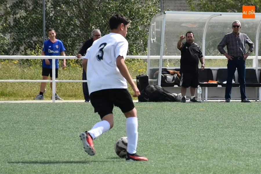 Foto 11 - #M [20-23 ABR] El Infantil del Ciudad Rodrigo golea al equipo que est&aacute; justo detr&aacute;s suyo en la tabla