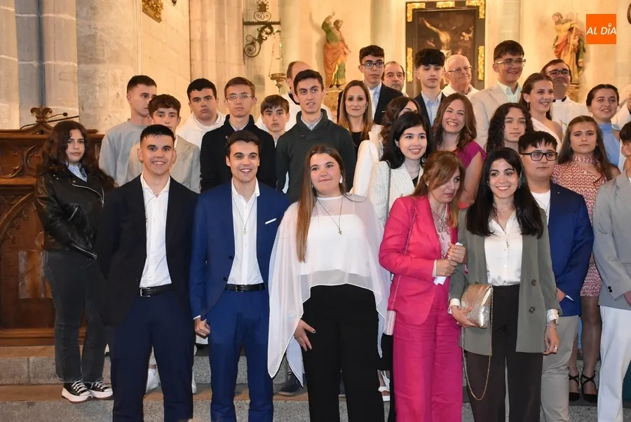 Foto 4 - Confirmaci&oacute;n masiva en la Catedral de 47 j&oacute;venes de Mir&oacute;briga y varios puntos de la comarca