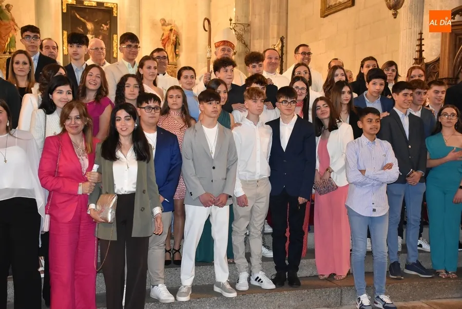 Foto 5 - Confirmaci&oacute;n masiva en la Catedral de 47 j&oacute;venes de Mir&oacute;briga y varios puntos de la comarca