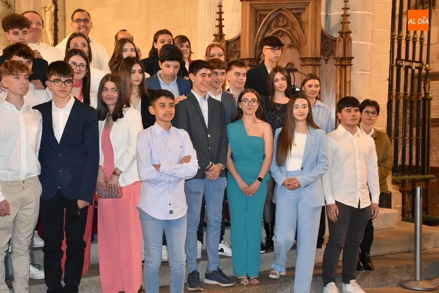 Foto 6 - Confirmaci&oacute;n masiva en la Catedral de 47 j&oacute;venes de Mir&oacute;briga y varios puntos de la comarca