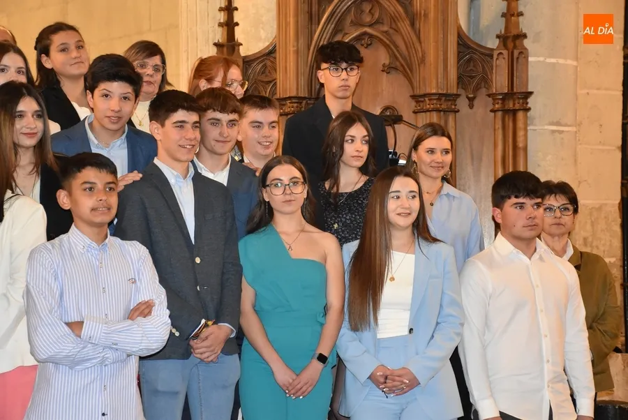 Foto 8 - Confirmaci&oacute;n masiva en la Catedral de 47 j&oacute;venes de Mir&oacute;briga y varios puntos de la comarca