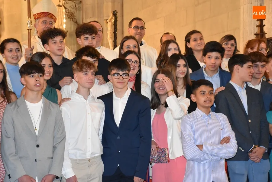 Foto 9 - Confirmaci&oacute;n masiva en la Catedral de 47 j&oacute;venes de Mir&oacute;briga y varios puntos de la comarca