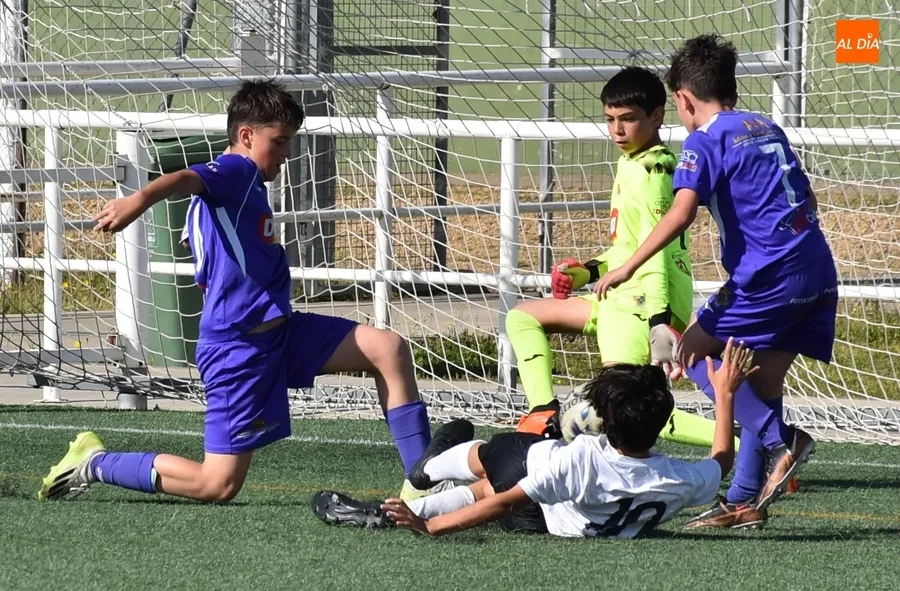 Foto 10 - Victoria con remontada del Alev&iacute;n A del Ciudad Rodrigo ante el equipo que le preced&iacute;a