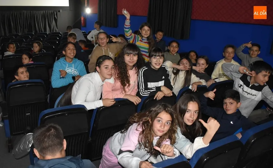 Foto 4 - Alumnos de 5&ordm; y 6&ordm; de Primaria abren las sesiones de EDUCAFICCI-ON