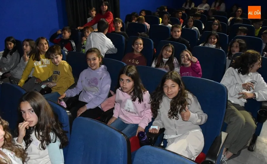 Foto 5 - Alumnos de 5&ordm; y 6&ordm; de Primaria abren las sesiones de EDUCAFICCI-ON