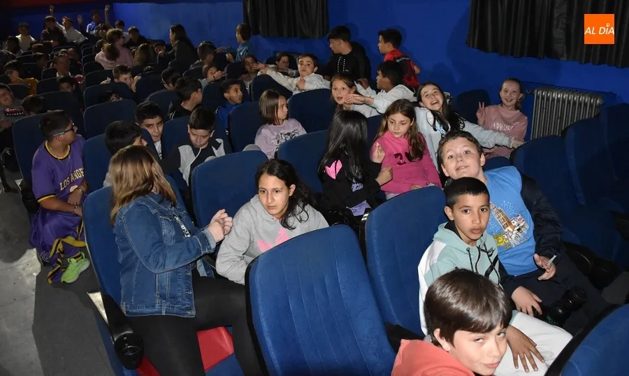 Foto 9 - Alumnos de 5&ordm; y 6&ordm; de Primaria abren las sesiones de EDUCAFICCI-ON