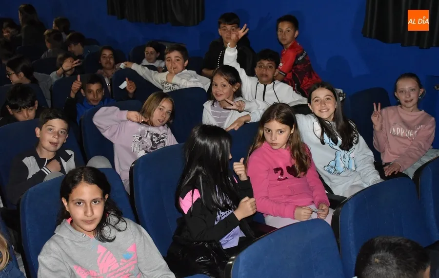 Foto 10 - Alumnos de 5&ordm; y 6&ordm; de Primaria abren las sesiones de EDUCAFICCI-ON