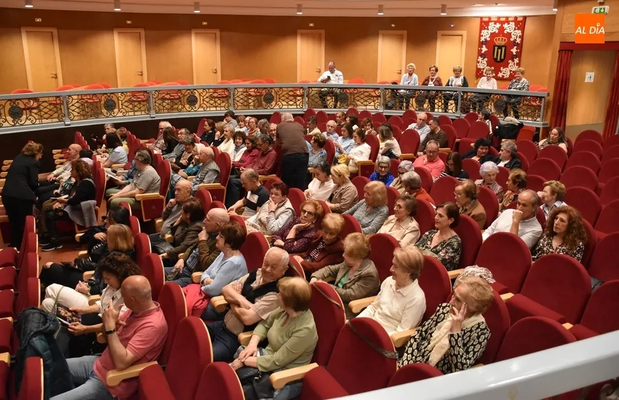 Foto 2 - Gabriel Calvo ensalza a Garc&iacute;a Lorca sobre las tablas del Teatro de una forma diferente a lo habitual