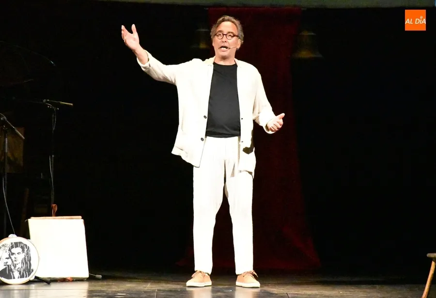 Foto 3 - Gabriel Calvo ensalza a Garc&iacute;a Lorca sobre las tablas del Teatro de una forma diferente a lo habitual
