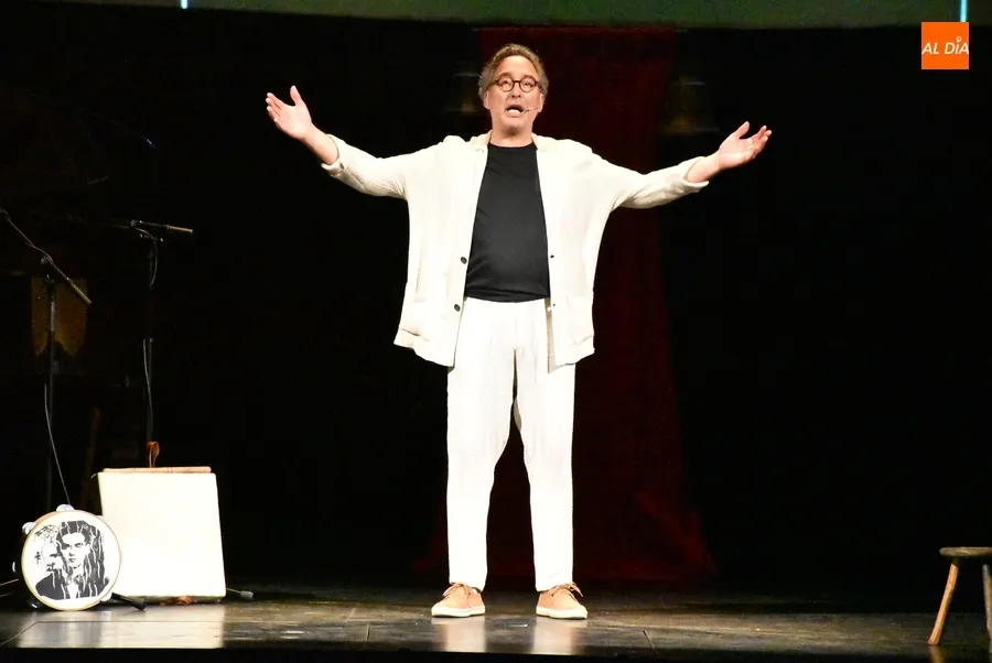 Foto 4 - Gabriel Calvo ensalza a Garc&iacute;a Lorca sobre las tablas del Teatro de una forma diferente a lo habitual