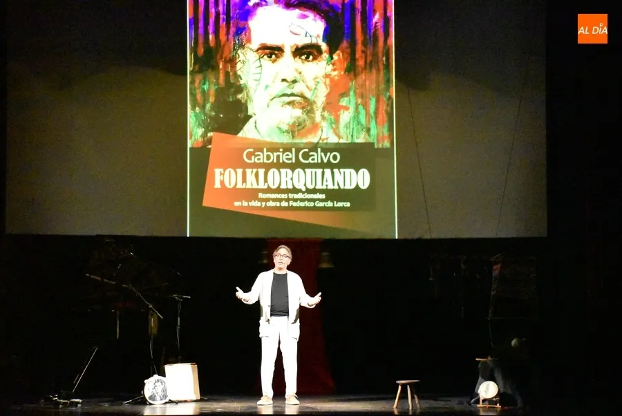 Foto 5 - Gabriel Calvo ensalza a Garc&iacute;a Lorca sobre las tablas del Teatro de una forma diferente a lo habitual