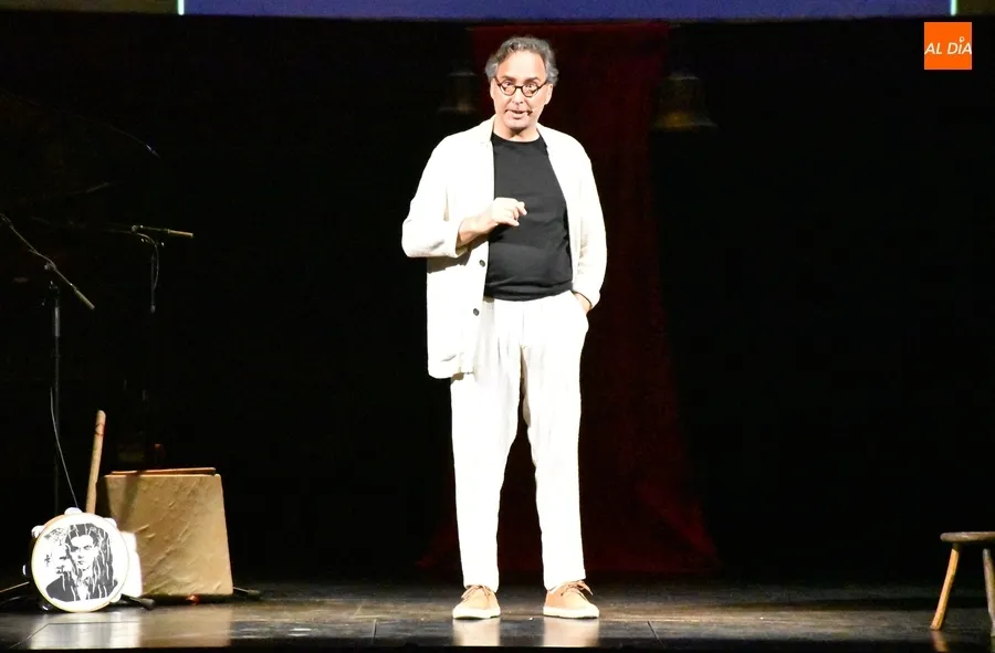 Foto 6 - Gabriel Calvo ensalza a Garc&iacute;a Lorca sobre las tablas del Teatro de una forma diferente a lo habitual