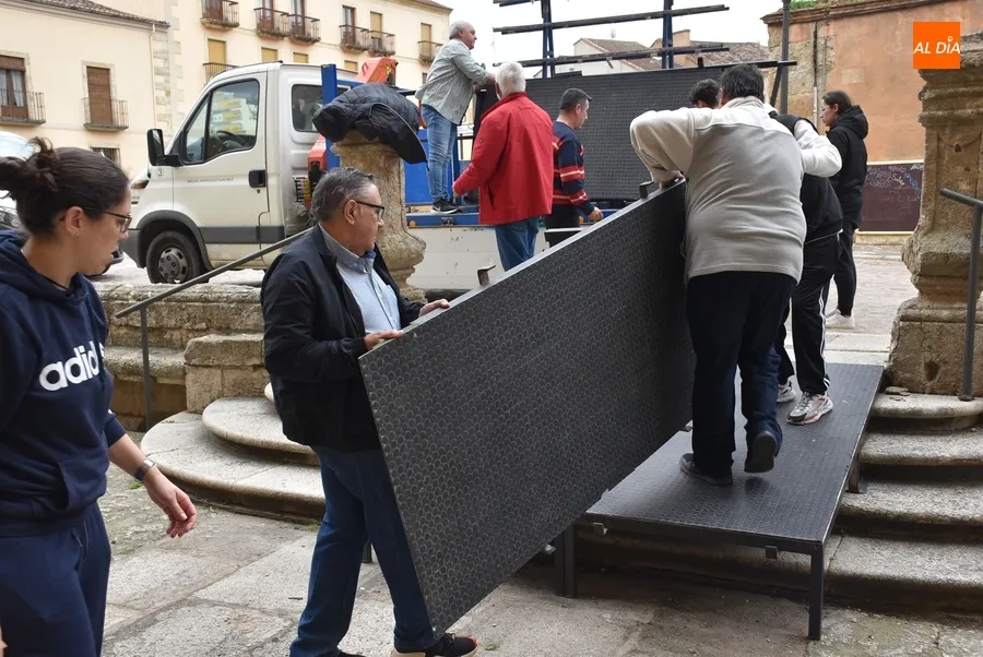 Foto 8 - Retirados los &uacute;ltimos elementos de la Semana Santa con una t&iacute;mida aparici&oacute;n de la lluvia