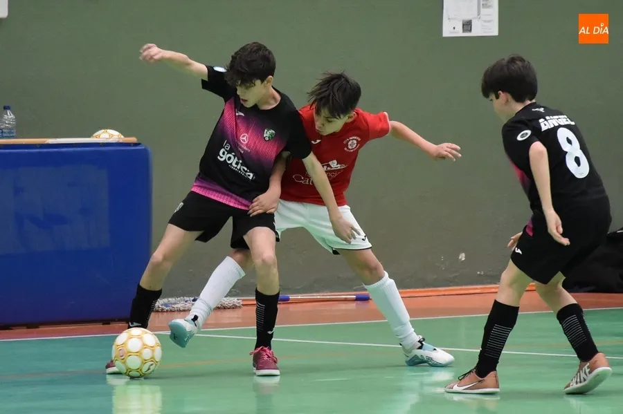 Foto 2 - #M [6-7 ABR] Solvente victoria del Infantil B del III Columnas ante Inter Sala B