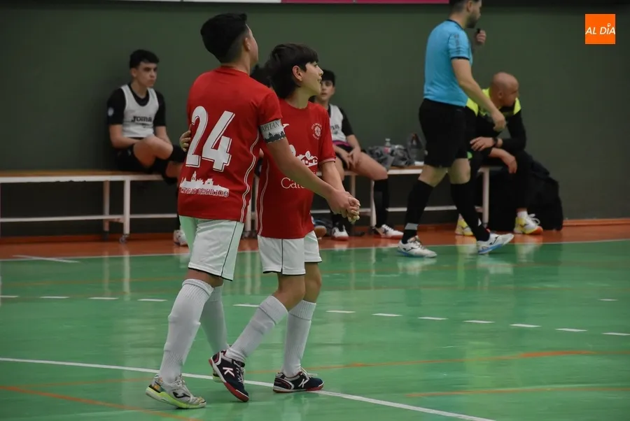 Foto 3 - #M [6-7 ABR] Solvente victoria del Infantil B del III Columnas ante Inter Sala B