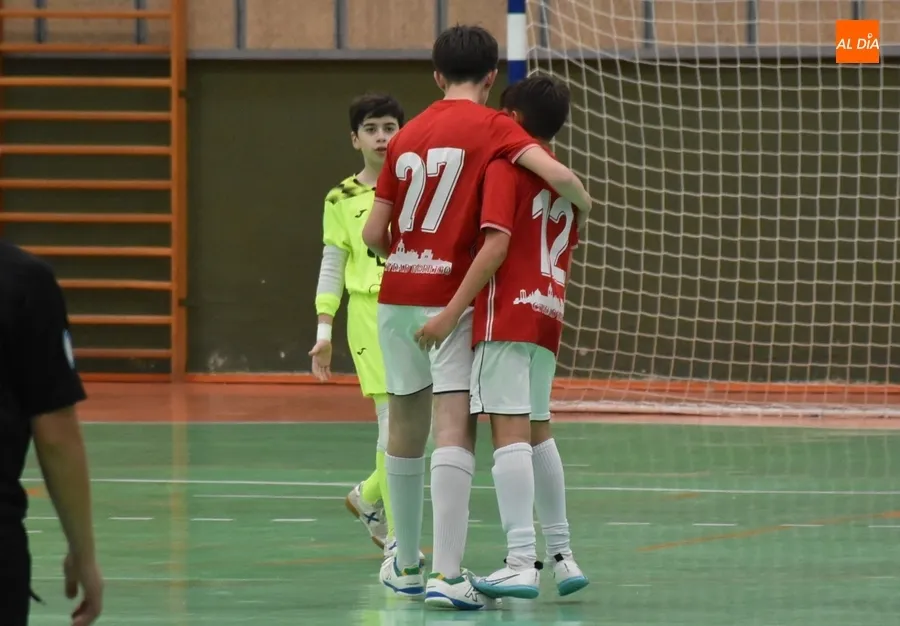 Foto 4 - #M [6-7 ABR] Solvente victoria del Infantil B del III Columnas ante Inter Sala B
