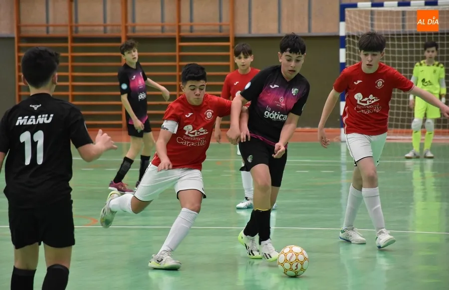 Foto 7 - #M [6-7 ABR] Solvente victoria del Infantil B del III Columnas ante Inter Sala B