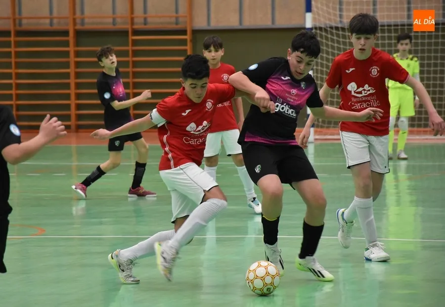 Foto 8 - #M [6-7 ABR] Solvente victoria del Infantil B del III Columnas ante Inter Sala B