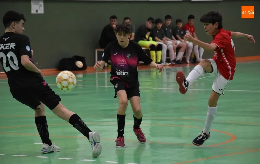 Foto 10 - #M [6-7 ABR] Solvente victoria del Infantil B del III Columnas ante Inter Sala B