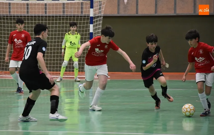 Foto 11 - #M [6-7 ABR] Solvente victoria del Infantil B del III Columnas ante Inter Sala B