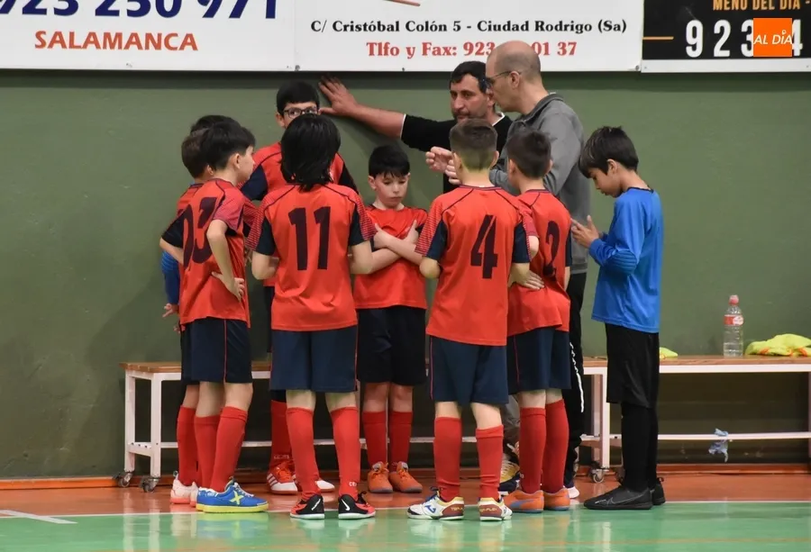 Foto 5 - El Alev&iacute;n A del III Columnas sale victorioso del entretenido derby fraticida frente al III B
