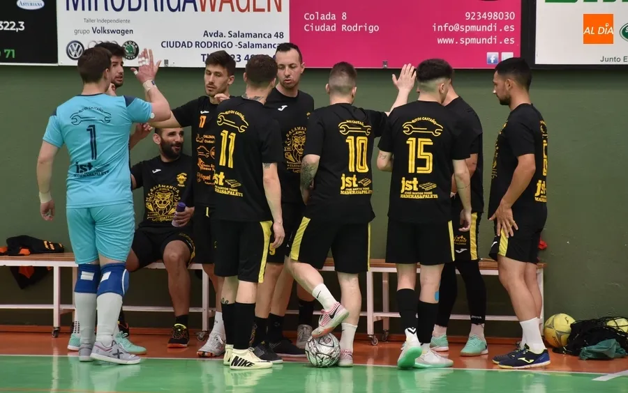 Foto 2 - El Mir&oacute;briga Futsal bate al l&iacute;der de Futormes en una 2&ordf; parte repleta de goles
