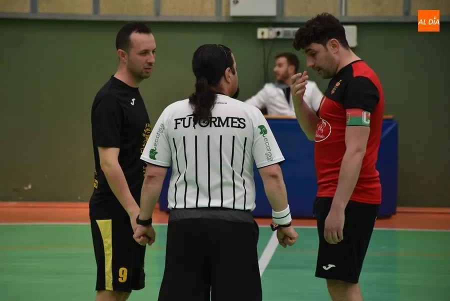 Foto 4 - El Mir&oacute;briga Futsal bate al l&iacute;der de Futormes en una 2&ordf; parte repleta de goles
