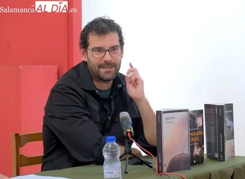 Imágenes del acto organizado por el Centro de Estudios Bejaranos que contó con los escritores Luis Roso e Iván Parro