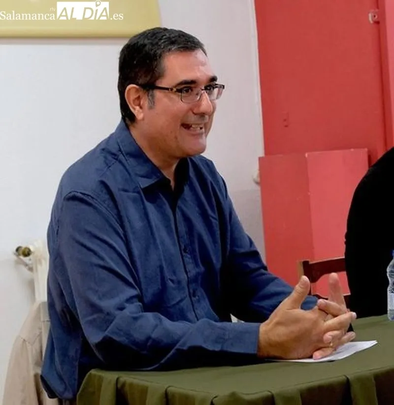 Imágenes del acto organizado por el Centro de Estudios Bejaranos que contó con los escritores Luis Roso e Iván Parro