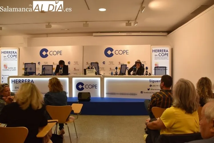 Emisión en directo del programa de radio 'Herrera en Cope' desde Salamanca | FOTOS: Vanesa Martins 