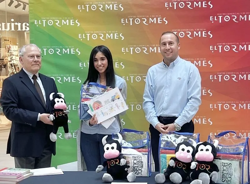 Entrega de premios en el Centro Comercial El Tormes del Concurso-Exposición de dibujos del Banco de Alimentos de Salamanca. Foto: CC El Tormes