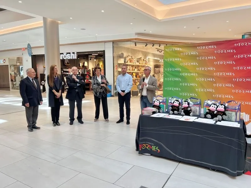Entrega de premios en el Centro Comercial El Tormes del Concurso-Exposición de dibujos del Banco de Alimentos de Salamanca. Foto: CC El Tormes