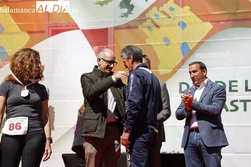 Entrega de trofeos de la carrera popular por el Día de Castilla y León. Fotos: David Sañudo.