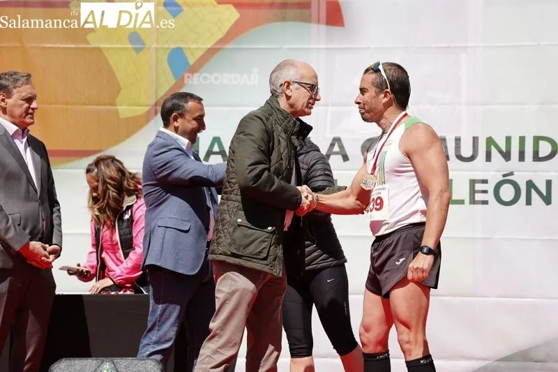 Entrega de trofeos de la carrera popular por el Día de Castilla y León. Fotos: David Sañudo.