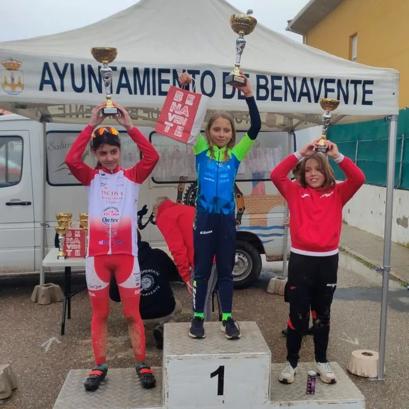 Deportistas de la Escuela de Ciclismo Salmantina