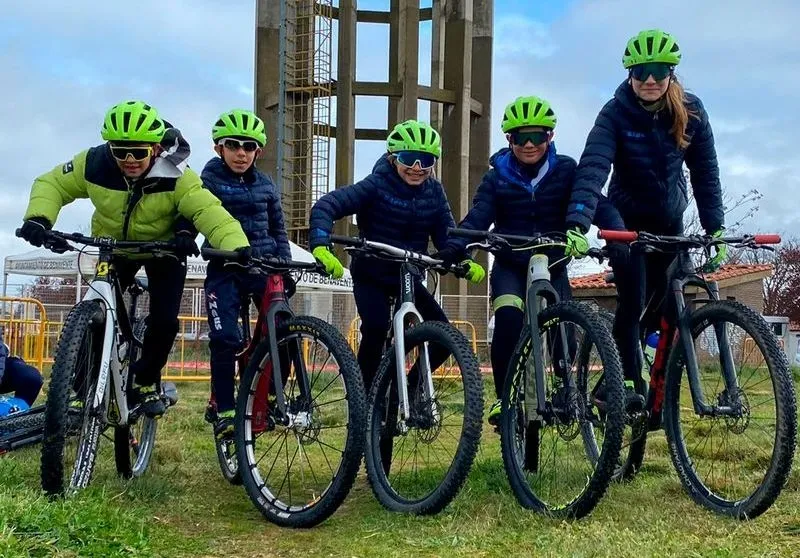 Deportistas de la Escuela de Ciclismo Salmantina